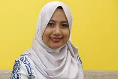 PELAJARI PERKARA BARU SETIAP HARI: Cik Noorsyafiaton menghargai pengalaman serta pengajaran tentang kehidupan yang diperolehi melalui interaksi dengan pesakit barah yang dibantu Persatuan Ain. - Foto CMG