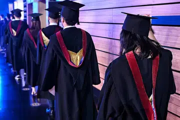PERSIAP WARGA: MOE sedang meninjau untuk meluaskan kadar penyertaan kohort (CPR) bagi membolehkan lebih ramai golongan dewasa meraih ijazah sarjana muda universiti sepanjang hayat mereka - Foto fail