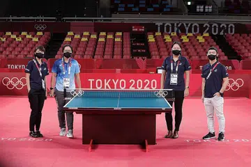 ORANG KUAT OLIMPIK: (Dari kiri) Tessa Cho, Kimberly Loh, Zena Sim dan Seet Cheng Howe merupakan sebahagian daripada pasukan yang mengendali kelancaran pertandingan tenis meja di Olimpik. - Foto ITTF