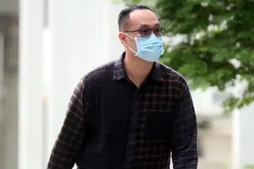 HADAPI HUKUMAN PENJARA DAN DIDENDA: Pereka hiasan dalaman bebas, Rex Zhang Jiahao, bukan hanya dipenjara lapan bulan bahkan turut dikerah membayar denda lebih $103,700 atas kesalahan rasuah.