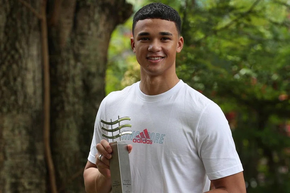 PULANG BERCUTI: Ikhsan mengongsi harapannya tahun ini serta mengimbas permulaan kehidupannya di Eropah. - Foto BH oleh TIMOTHY DAVID