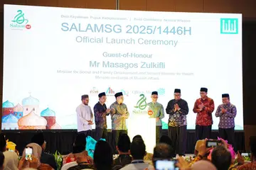 SalamSG 2025 dilancarkan oleh (dari kiri) Mufti Dr Nazirudin Mohd Nasir; Presiden Muis, Encik Saat Abdul Rahman; Pengerusi Eksekutif Masjid Al-Istighfar yang juga mengetuai Korban, Encik Mohamed Imran Omar; Menteri Bertanggungjawab bagi Ehwal Masyarakat Islam, Encik Masagos Zulkifli Masagos Mohamad; Pengerusi Eksekutif Masjid Al-Khair dan Assyakirin yang juga mengetuai SalamSG Ramadan, Encik Fa’izal Abdul Rahim; Ketua Pegawai Eksekutif Muis, Encik Kadir Maideen; Pengarah Kanan Sektor Satu Masjid (OMS), Majlis Ugama Islam Singapura (Muis), Encik Zalman Ali.