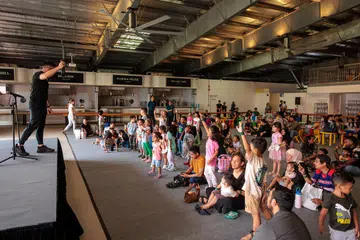 Keluarga KidSTART di pelancaran ‘PowerUP Playtime’ oleh KidStart dan SP Group. ‘PowerUP Playtime’ adalah inisiatif yang menyepadukan kit sumber pembelajaran di rumah berasaskan permainan dengan bengkel interaktif dan bercerita bagi membantu ibu bapa memupuk keseronokan dalam pembelajaran untuk kanak-kanak dari peringkat bayi hingga hingga berusia enam tahun.