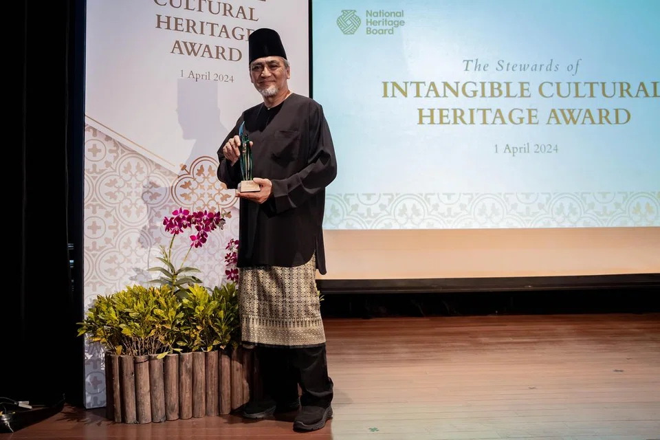 Penerima Anugerah Peneraju Warisan Budaya Tidak Ketara (ICH) oleh Lembaga Warisan Negara (NHB), Encik Osman Abdul Hamid, mula menceburi bidang tarian Melayu sejak di Menengah 3. 