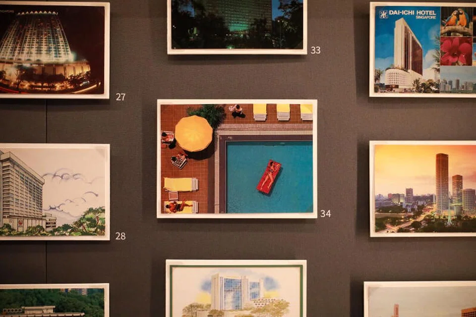 GAMBAR KENANGAN: Sebagai sebahagian daripada pameran itu juga, gambar-gambar lama Singapura terpilih sebagai antara artefak yang dipaparkan bagi mencetus perasaan nostalgia bagi pengunjung. 