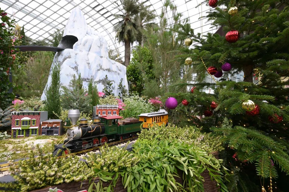 Ini merupakan kali pertama Gardens by the Bay mempersembahkan pertunjukan kereta api, sebuah tradisi perayaan Amerika yang kaya dengan sejarah dan nostalgia.