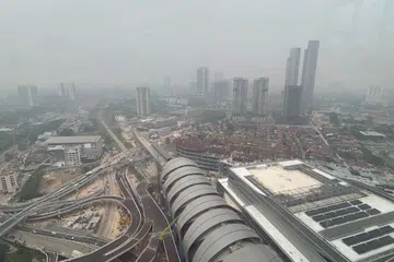 Keadaan jerebu sekitar bangunan Laluan Sistem Transit Laju (RTS Link) Johor Bahru-Singapura, Stesen Bukit Chagar.