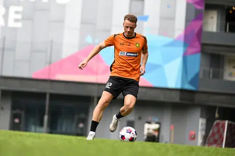 Bintang terbaru BG Tampines Rovers, Trent Buhagiar ialah pemain nasional Malta di Eropah. Beliau, yang dikenali sebagai pemain yang tangkas dan cekap mengawal bola pertama kali menyarung jersi nasional dalam perlawanan dengan Moldova pada 13 Oktober 2024.  