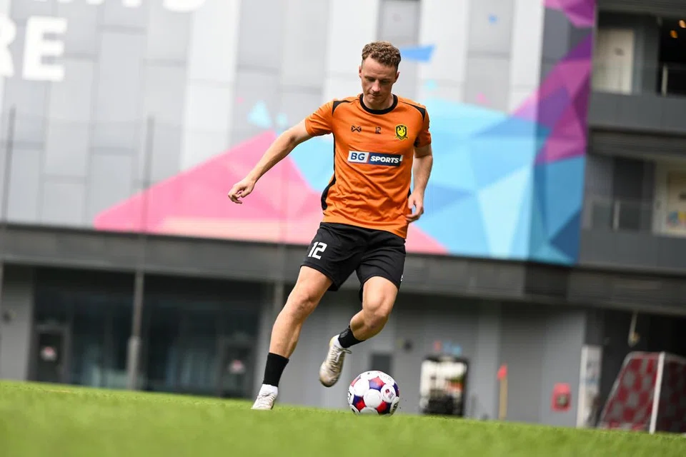 Bintang terbaru BG Tampines Rovers, Trent Buhagiar ialah pemain nasional Malta di Eropah. Beliau, yang dikenali sebagai pemain yang tangkas dan cekap mengawal bola pertama kali menyarung jersi nasional dalam perlawanan dengan Moldova pada 13 Oktober 2024.  