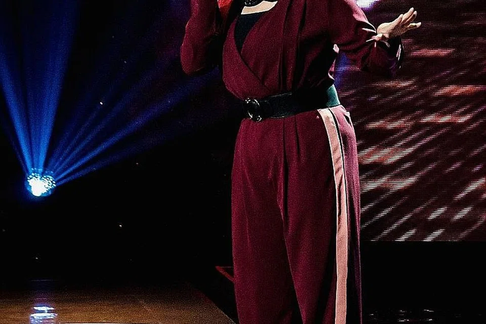 BERSANDARKAN KREATIVITI: Liwani Izzati yang dipilih ke pusingan separuh akhir SG Mania 3 selepas menewaskan Adeep Nahar, memanfaatkan daya kreatifnya dalam menjadikan lagu A. Ramlie, Kenangan Mengusik Jiwa, lebih segar. - Foto BH oleh NUR DIYANA TAHA