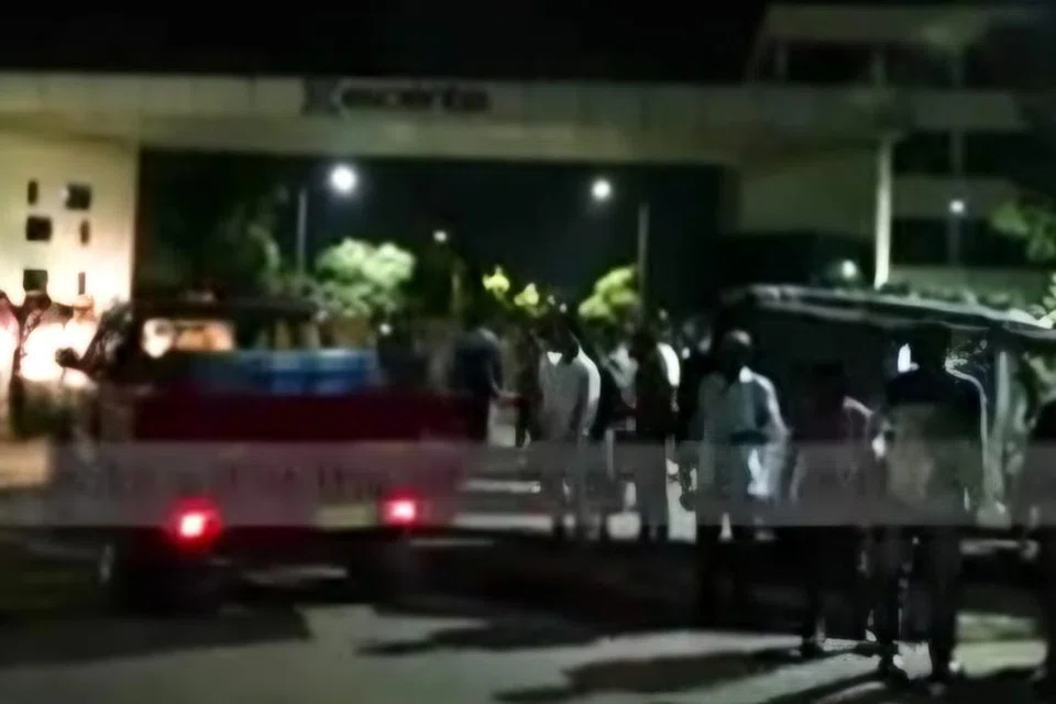 Polis berkata, walaupun punca letupan belum diketahui, letupan itu mengakibatkan kebakaran yang memusnahkan keseluruhan kilang dan memerangkap pekerja di dalamnya.