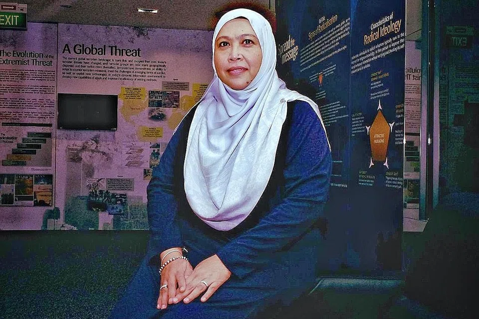TIDAK AKAN BIARKAN MEREKA BERSENDIRIAN: Menurut Cik Zaleha walau apa pun yang berlaku kepada keluarga tahanan, ACG tidak akan membiarkan mereka bersendirian, jadi ACG akan datang dan bantu mereka apa jua sekali pun. - Foto BH oleh KHALID BABA