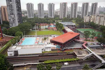 NAIK TARAF: Kompleks baru Pusat Sukan Delta kini mempunyai gimnasium, empat padang futsal, gelanggang tenis meja, sebuah padang hoki, dan tiga kolam renang. 