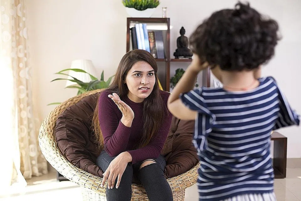 SEBAB ANAK JADI TIDAK TERKAWAL: Pakar percaya mungkin ada pelbagai sebab seorang anak boleh menjadi tidak terkawal antaranya menghadapi masalah perceraian ibu bapa, masalah penyakit atau kematian ibu bapa. - Foto ISTOCK