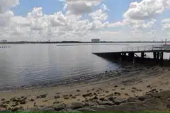 NEA menasihatkan pengunjung pantai supaya tidak berenang di pantai Pasir Ris dan Sembawang Park (gambar) kerana paras bakteria Enterococcus yang tinggi.