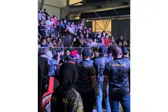 TARIK DIRI: Kekecohan berlaku di Kejohanan Pencak Silat Dunia di Melaka minggu lalu selepas peserta Malaysia menarik diri semasa perlawanan akhir acara tanding B putera kerana tidak berpuas hati mengenai permarkahan juri. - Foto fail