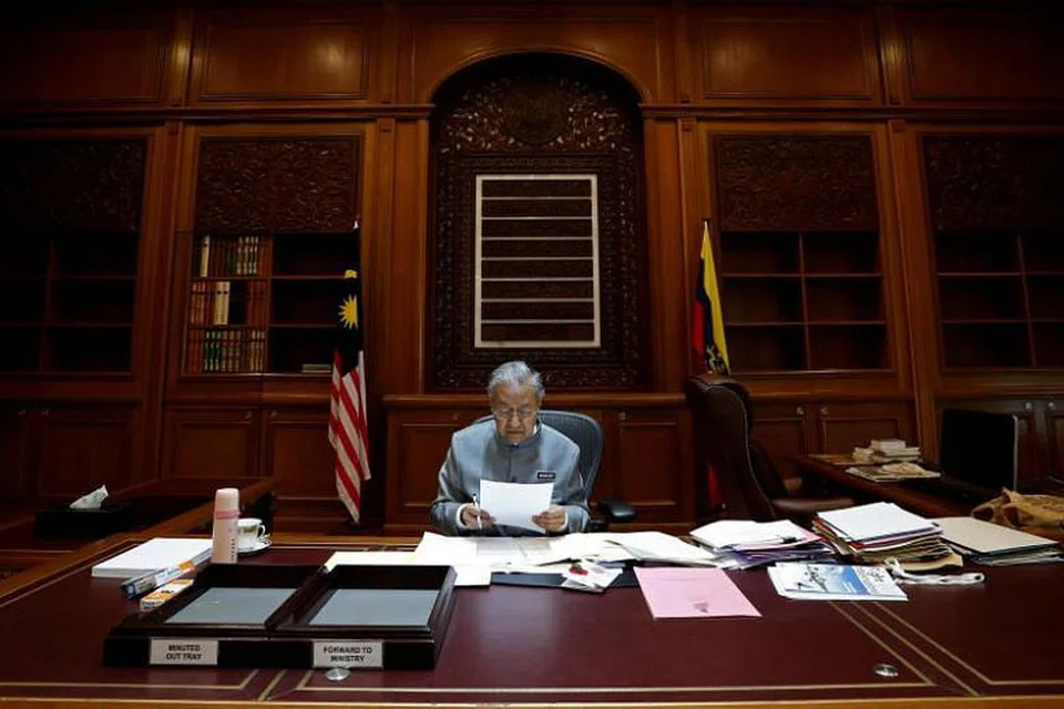 Dr Mahathir berkata kes yang sedang disiasat pihak berkuasa terhadap Datuk Najib hampir lengkap
