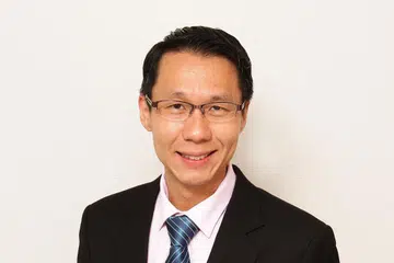 Dr Leslie Tay ialah Pakar Perunding Kanan dalam bidang Campur Tangan Kardiologi daripada Klinik Pakar Jantung Leslie Tay, di Pusat Pakar Mount Elizabeth Novena.