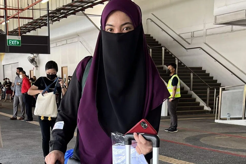 Cik Ummi Syahida Damanhuri, 26 tahun, operator gudang warga Malaysia yang berumahtangga dengan seorang warga Singapura