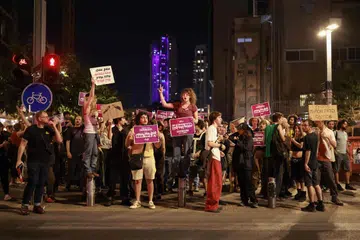 Rakyat Israel menyertai perhimpunan di Tel Aviv pada 28 Oktober bagi mendesak parti-parti Arab Israel dilibatkan dalam pembentukan pemerintah  campuran baharu menyusuli pilihan raya yang menyaksikan parti Arab meraih sokongan besar.