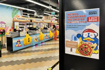 don don donki, singapura, beg plastik