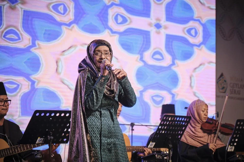 Mahani Mohd tidak pernah memandang ringan setiap amanah termasuk ketika menjadi penyanyi latar bagi rakaman lagu artis seangkatan seperti Datuk Sharifah Aini.
