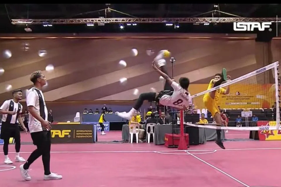 Walaupun beraksi penuh semangat, pasukan takraw Singapura terpaksa akur dengan kekalahan di kejohanan Piala Raja Thailand. Jurulatih pasukan, Salleh Nanang, menegaskan bahawa pengalaman tersebut merupakan amaran penting bagi pasukannya untuk Sukan SEA pada Disember nanti.