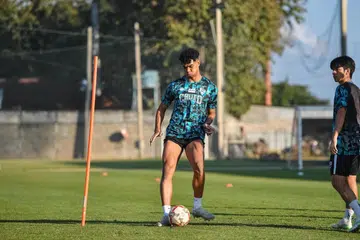 Jordan Emaviwe berlatih dengan Chiangrai United selepas menandatangani kontrak sehingga akhir musim dengan pasukan Liga 1 Thailand.
