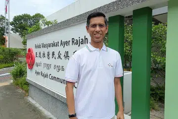 TINGKAT HUBUNGAN MASYARAKAT: Sebagai pengerusi IRCC Ayer Rajah, Encik Shahrin Abdol Salam mengadakan pelbagai kegiatan dan program silang kaum dan agama dengan kerjasama badan agama dan masyarakat demi mengeratkan lagi hubungan warga. - Foto ihsan SHAHRIN ABDOL SALAM