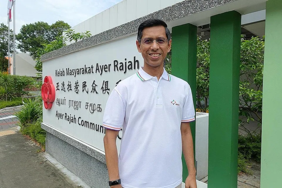 TINGKAT HUBUNGAN MASYARAKAT: Sebagai pengerusi IRCC Ayer Rajah, Encik Shahrin Abdol Salam mengadakan pelbagai kegiatan dan program silang kaum dan agama dengan kerjasama badan agama dan masyarakat demi mengeratkan lagi hubungan warga. - Foto ihsan SHAHRIN ABDOL SALAM