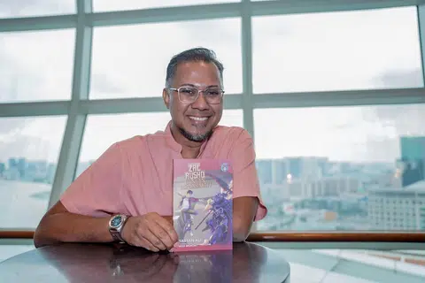 CERITA FANTASI: Buku ‘Pengembaraan Zac Rushd: Cincin Bimasakti’ oleh Hassan Hasaa’ree Ali menceritakan tentang watak Zac yang perlu mencari cincin bimasakti sebelum ia jatuh ke tangan musuh. Musuh itu mahu menggunakan cincin tersebut untuk memusnahkan benteng antara realiti Zac dengan alam yang dinamakan, DiAntara.