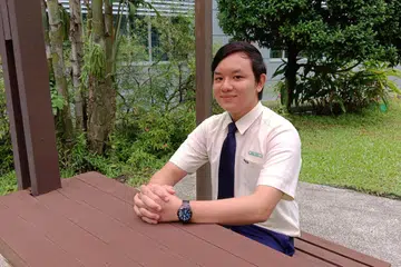 HARUNGI DUGAAN: Sehari sebelum peperiksaan lisan Sijil Am Pelajaran (GCE) peringkat ‘O’, Iman Hadi Edy Widodo hadapi dugaan apabila pembantu rumahnya, yang dianggap seperti ibu keduanya, diserang angin ahmar. 