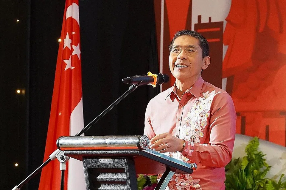 UCAPAN MENTERI: Menteri di Pejabat Perdana Menteri yang juga Menteri Kedua (Ehwal Luar merangkap Pendidikan), Dr Mohamad Maliki Osman, berucap di Majlis Jamuan sempena Hari Kebangsaan Singapura ke-57 yang diraikan oleh Konsul-Jeneral di Batam, pada Khamis lalu.