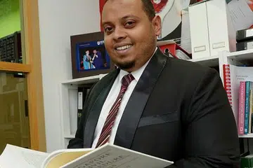 LEBIH MUDAH DAN CEPAT: Encik Abdul Rahman Mohd Hanipah menegaskan bahawa mereka yang dinamakan di dalam dokumen LPA boleh terus membawanya ke Pejabat Penjaga Awam (OPG) yang merupakan badan berkanun, yang akan membantu dalam memudahkan proses tersebut dan menjalankan susulannya. - Foto TUKIMAN WARJI