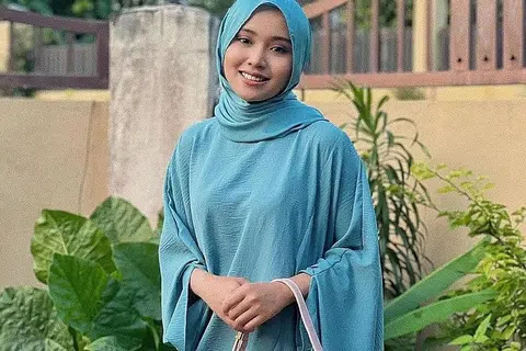 CERIA TIMBA ILMU: Farisha Iris seronok menimba ilmu seni dan akademik yang dapat dijadikan sandaran kerana yakin dalam apa jua aspek kehidupan, ilmu dan kemahiran yang dipertajam saban waktu, membawa kelebihan untuk masa depan. - Foto INSTAGRAM FARISHA IRIS