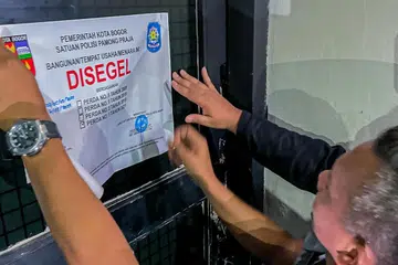 Pemerintah Kota Bogor telah menutup sementara sebuah kelab malam yang masih beroperasi pada bulan suci Ramadan.