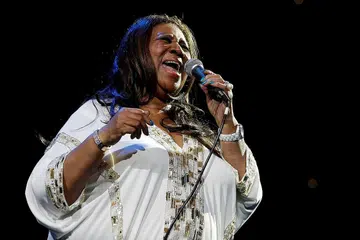 SENYUM DALAM TANGIS: Aretha Franklin dikenang sebagai tokoh yang melalui bermacam masalah peribadi seperti rumah tangga yang kelam kerana penderaan tetapi masih teguh memperjuangkan seni. - Foto REUTERS