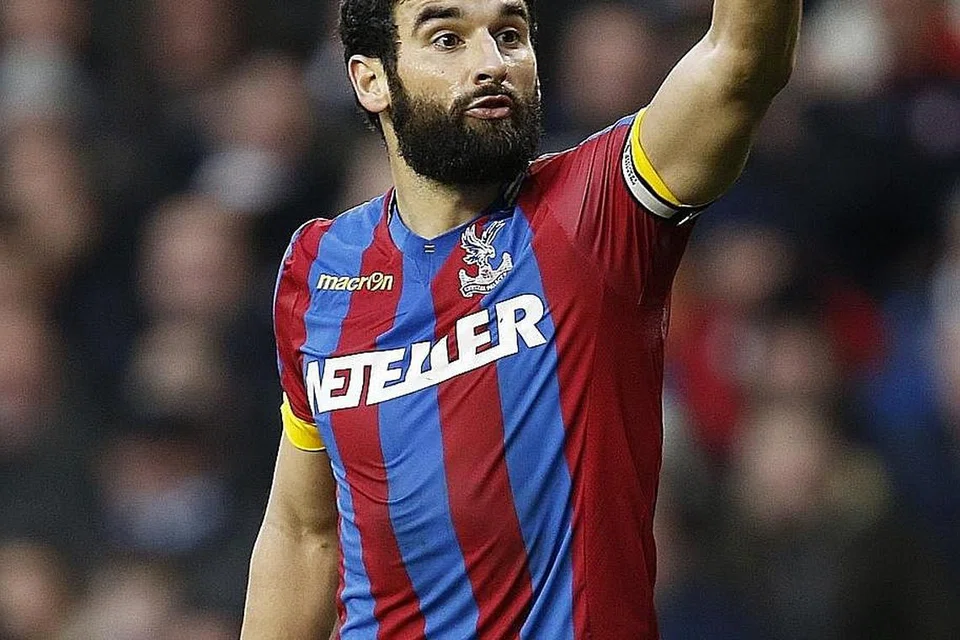 BEKAS KAPTEN: Mile Jedinak bekas kapten Crystal Palace telah dilepaskan oleh Aston Villa pada 2019, selepas membantu mereka mendapatkan promosi untuk beraksi di EPL pada musim seterusnya. Setahun kemudian, beliau mendapati dirinya sebagai seorang jurulatih akademi belia Aston Villa. Jedinak mengumumkan pada Mei lalu bahawa beliau belum bersara secara rasminya. 