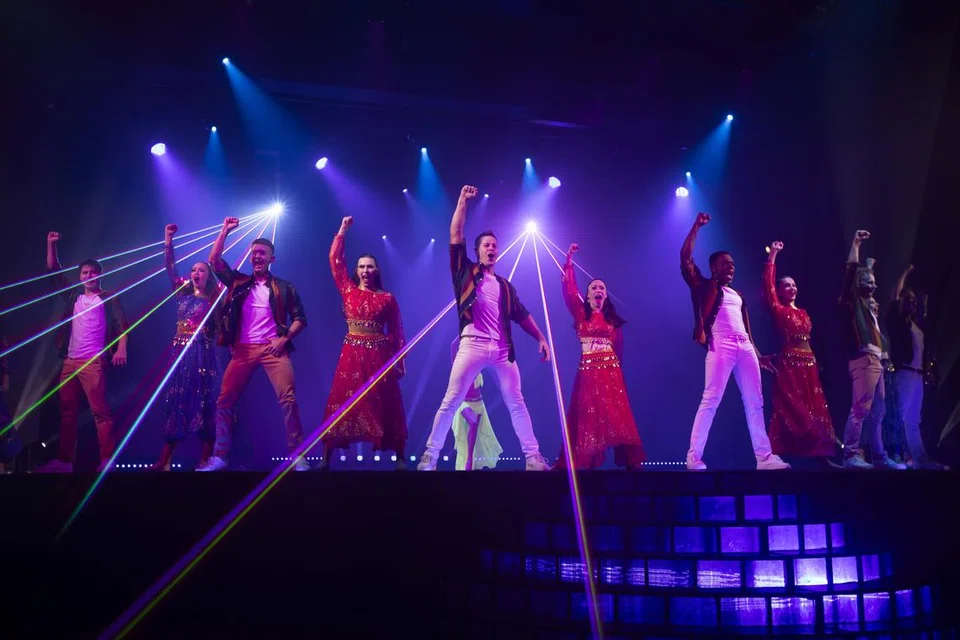 Sempena pelayaran sulung dari Dubai, kapal persiaran Resorts World One mempamerkan beberapa siri persembahan yang menarik dan penuh aksi.