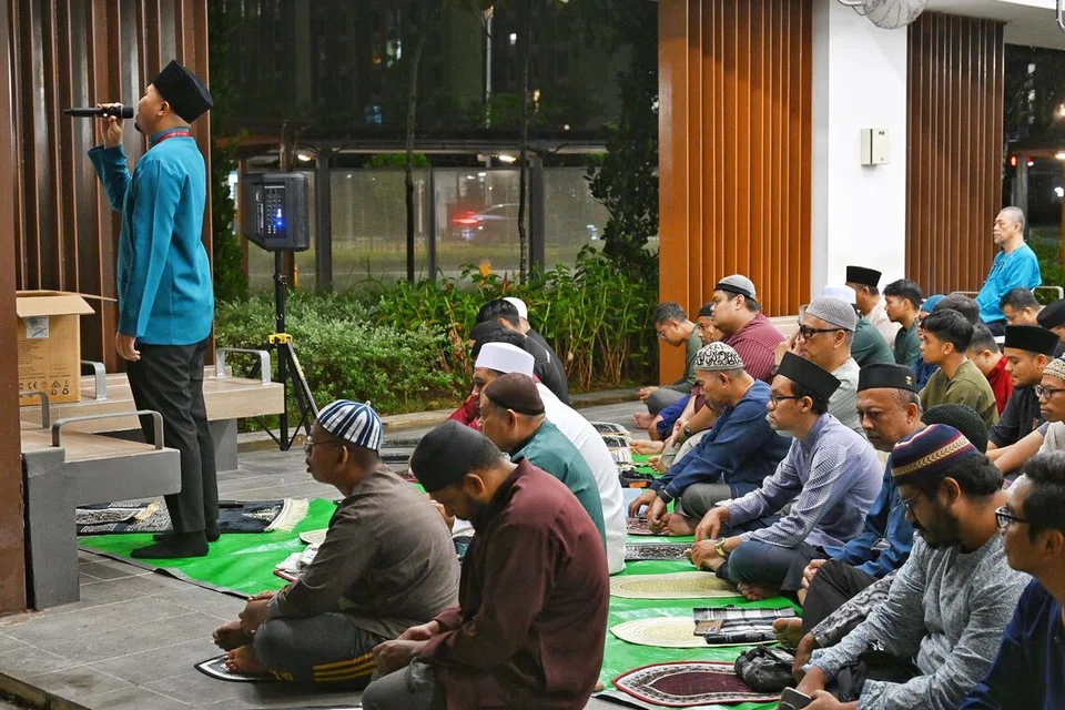 Peranan imam muda itu bukan sekadar rutin ibadah atau persembahan bagi menyedapkan halwa telinga jemaah semata-mata. Namun, mereka juga memainkan peranan sebagai generasi pemimpin masyarakat akan datang.