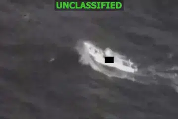 Imej pegun yang diambil daripada hantaran platform X milik Pemerintah Selatan Amerika Syarikat (U.S. Southern Command) menunjukkan sebuah kapal yang didakwa terlibat dalam pemerdagangan dadah, dikeluarkan pada 31 Disember 2025.