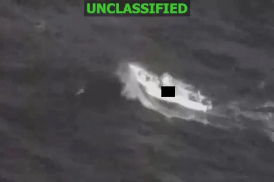 Imej pegun yang diambil daripada hantaran platform X milik Pemerintah Selatan Amerika Syarikat (U.S. Southern Command) menunjukkan sebuah kapal yang didakwa terlibat dalam pemerdagangan dadah, dikeluarkan pada 31 Disember 2025.