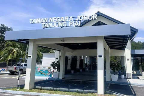 Balai ketibaan Taman Negara Tanjung Piai merupakan salah satu penambahbaikan yang telah dilaksanakan oleh Kerajaan Johor.