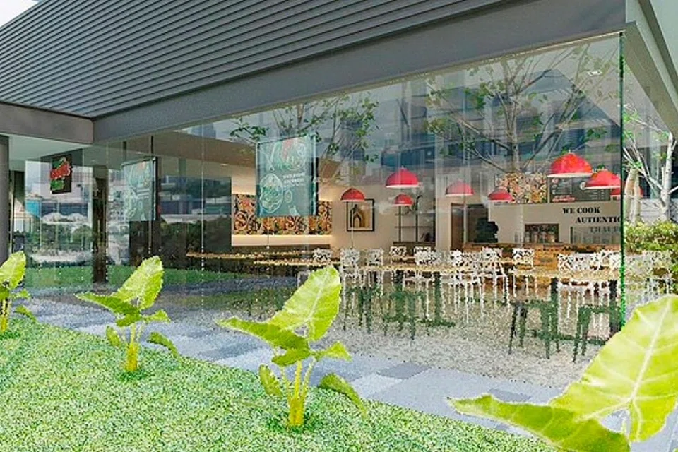 LUASKAN PERNIAGAAN: Restoran Asli Thai yang boleh menampung sekitar 50 pelanggan dalam satu masa ini menelan belanja sebanyak $250,000 dan akan menjual makanan Thai asli seperti tomyam dan kari hijau yang dimasak oleh seorang cef Thai. - Foto SAMSIAH SULIMAN