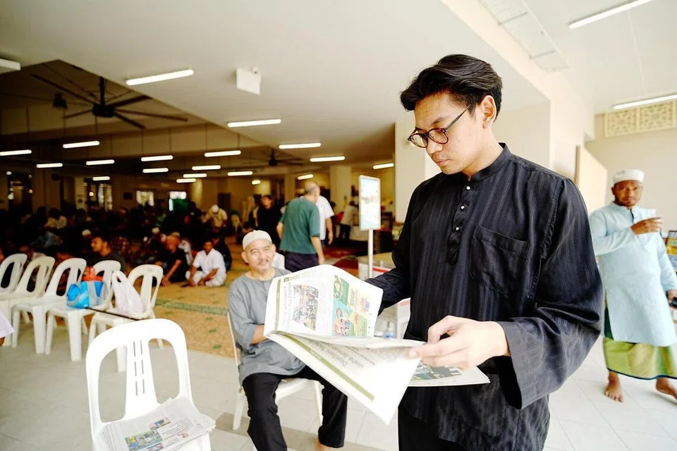 Berita Harian, Kompak, Masjid Singapura, pengedaran BH percuma, Masjid Khalid, inisiatif BH, pembaca berita Melayu Singapura, gaya hidup kompak.