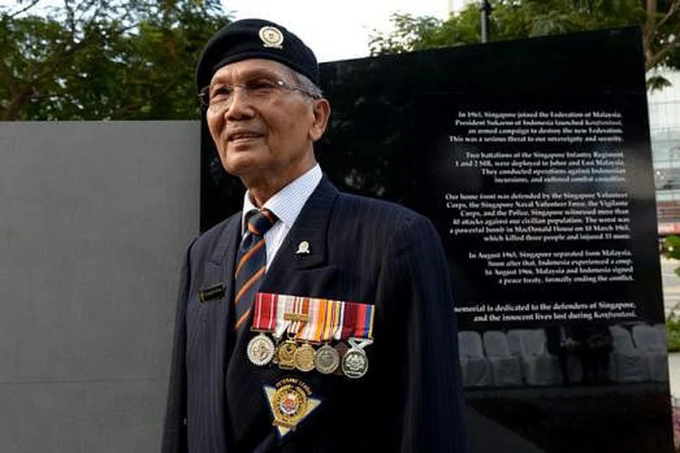 PAHLAWAN NEGARA: Antara yang hadir di acara peringatan itu kelmarin adalah LTC (Bersara) Syed Ibrahim Almahdali mantan komander platun Rejimen Infantri Kedua Singapura (2 SIR) pada 1965. Beliau telah dikerahkan ke Kota Tinggi, Johor, untuk mencegah pensabotaj dari Indonesia daripada menyusup masuk ke Malaysia. - Foto TUKIMAN WARJI