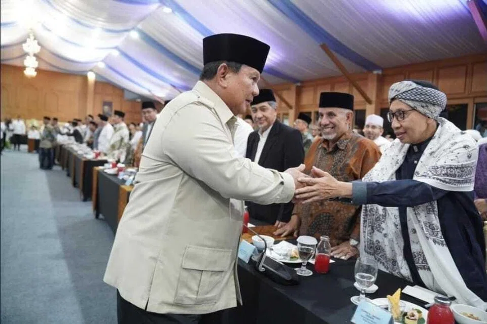 Presiden Prabowo Subianto mengadakan pertemuan dengan para kiai dan pemimpin organisasi masyarakat Islam di Istana Presiden, Jakarta, pada Khamis, 5 Mac 2026. Pertemuan itu menjadi ruang perbincangan antara pemerintah dan pemimpin agama bagi bertukar pandangan mengenai pelbagai isu strategik, termasuk perkembangan dalam negara dan di peringkat global.