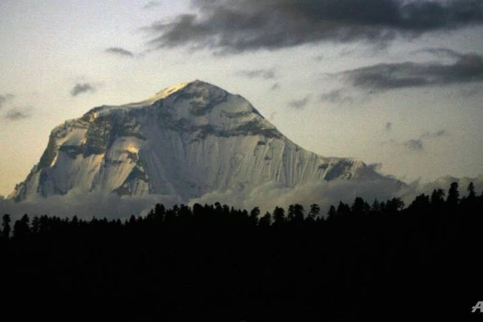 GUNUNG GURJA: Sejumlah 30 pendaki telah berjaya mencapai puncak Gunung Gurja sejak ia pertama kali ditawan pada 1969 oleh pasukan pendaki dari Jepun.