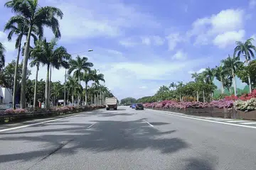 cerpen, iman noordin, Hujan Emas Di Negeri Orang, Hujan Batu Di Negeri Sendiri