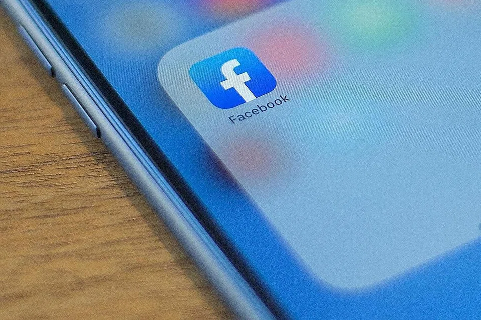 AKAUN PALSU: Facebook menyatakan sekitar 5 peratus daripada keseluruhan pengguna, bersamaan dengan 2.45 juta akaun, adalah palsu. - Foto AFP